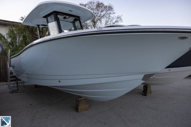 New 2023 Robalo R270  Boat for sale